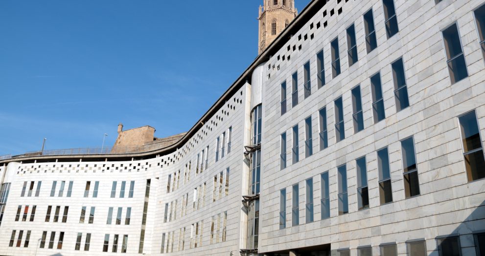 A judici una treballadora de correus acusada d’obrir paquets que havia d’enviar